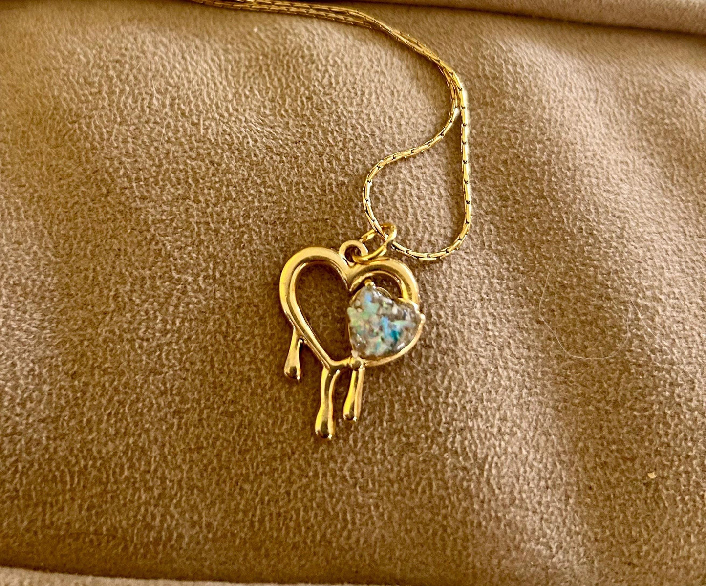 Opal Bleeding Heart Pet Ash Necklace: Stainless Steel Cremation Jewelry,Opal Pet Ash Necklace, Memorial Keepsake, Pendant for Ashes